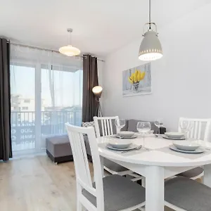 jantar-apartamenty-osiedle-bursztynowe-iii.kolobrzeghotels.com/